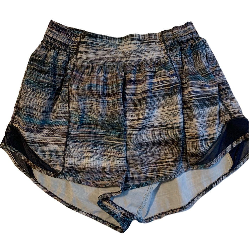 Lululemon Hotty Hot Shorts 4 inch inseam. Size 6, perfect condition
